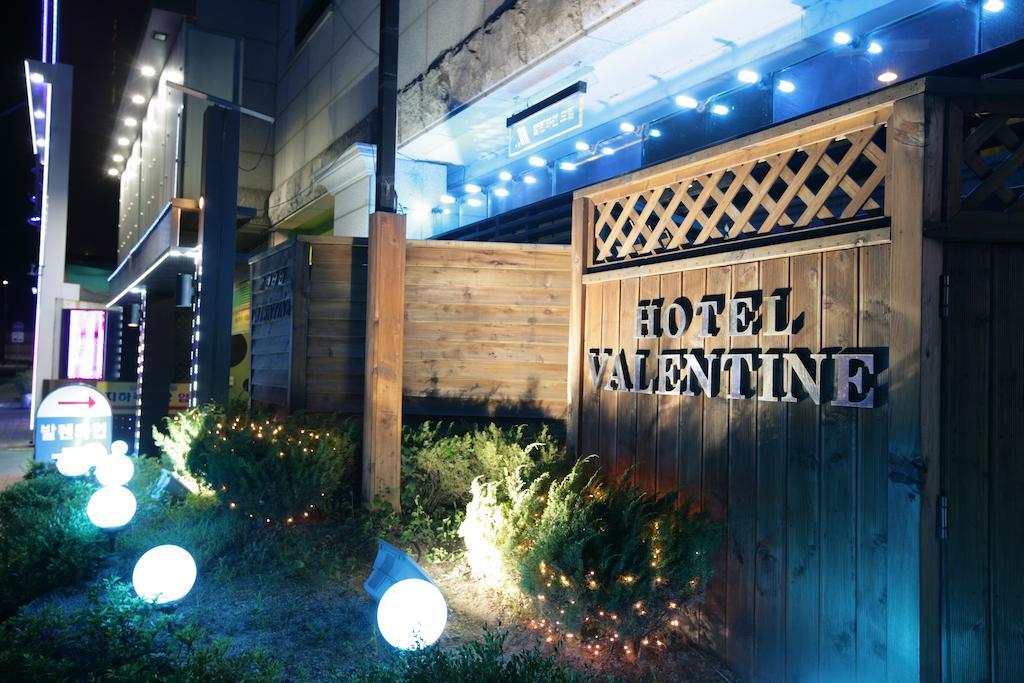 Valentine Hotel Goyang Bagian luar foto