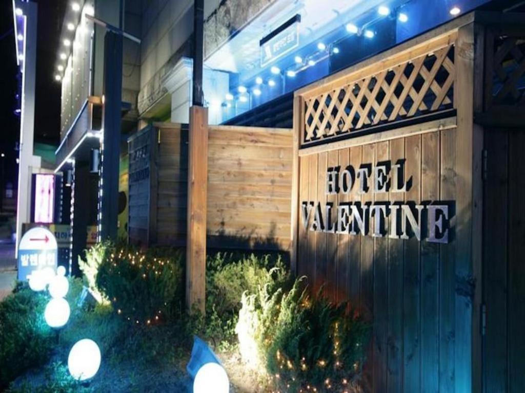 Valentine Hotel Goyang Bagian luar foto