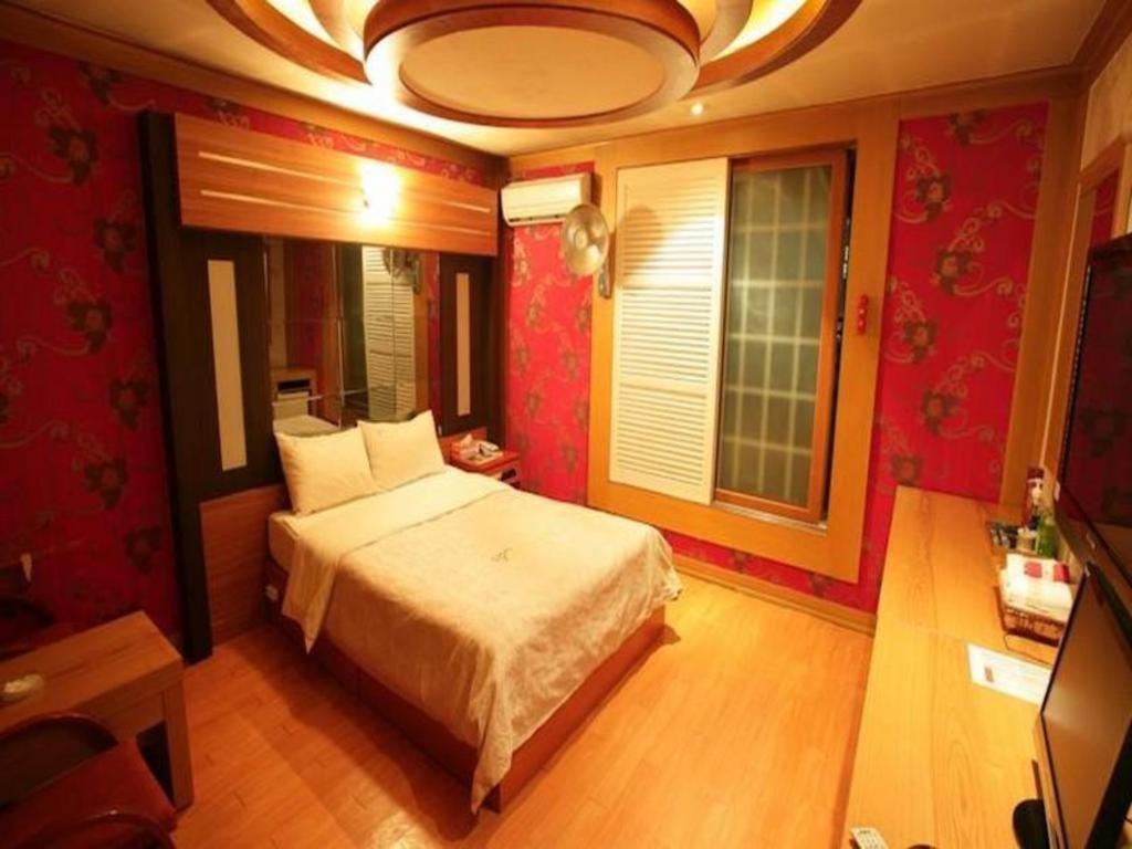 Valentine Hotel Goyang Bagian luar foto