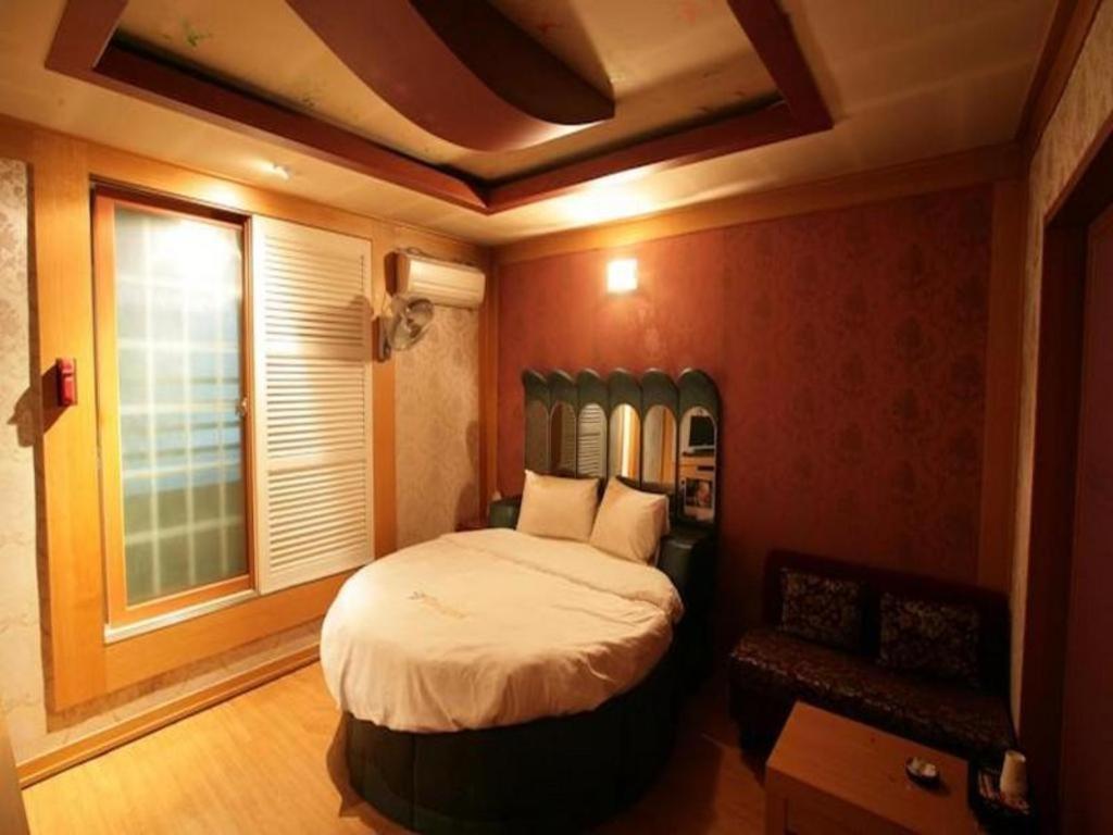 Valentine Hotel Goyang Bagian luar foto