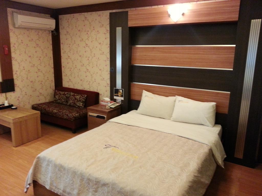 Valentine Hotel Goyang Bagian luar foto