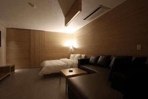 Valentine Hotel Goyang Bagian luar foto